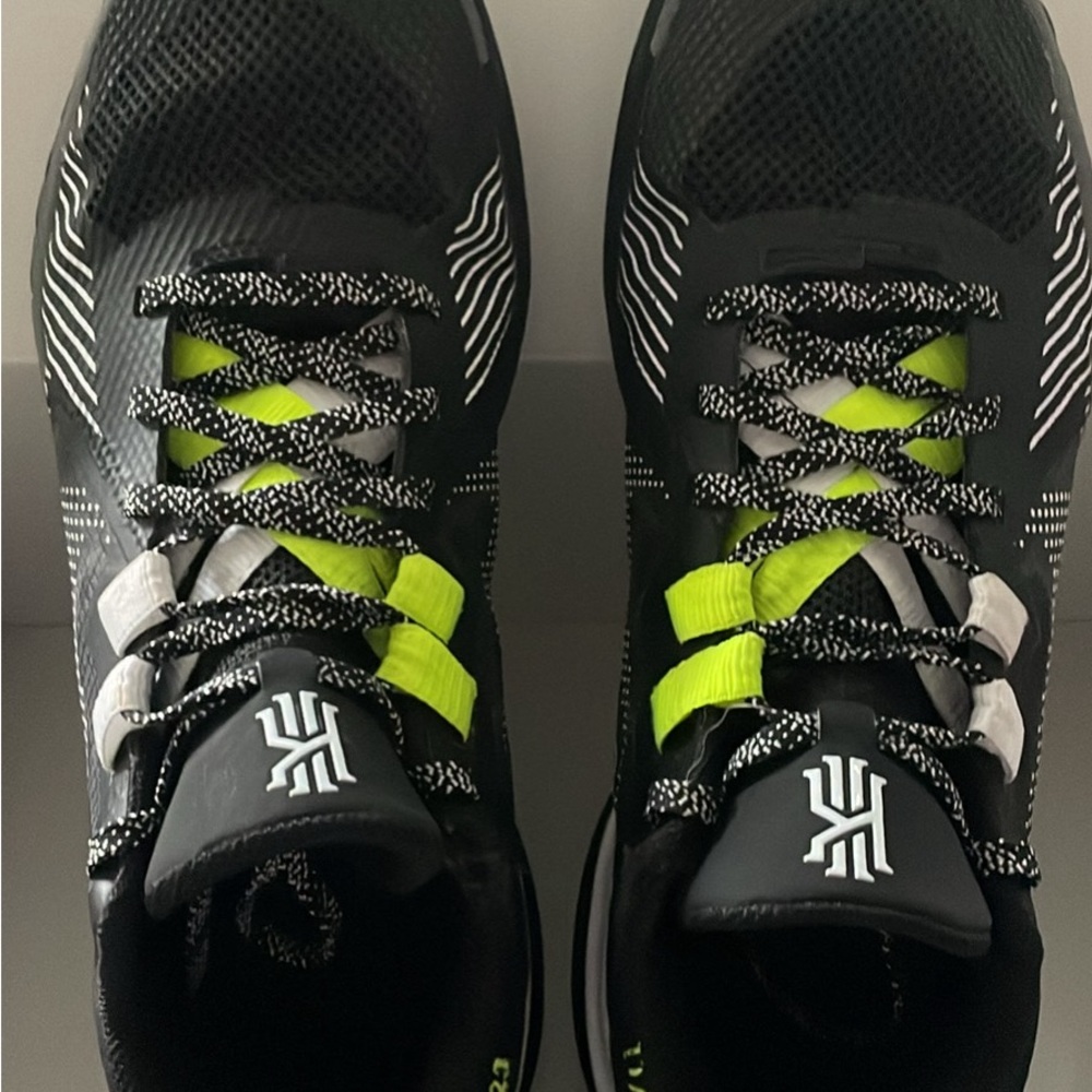 Kyrie Flytrap Basketball shoes